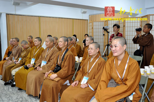 闽院法师赴台参访团前往高雄文殊讲堂拜访慧律法师